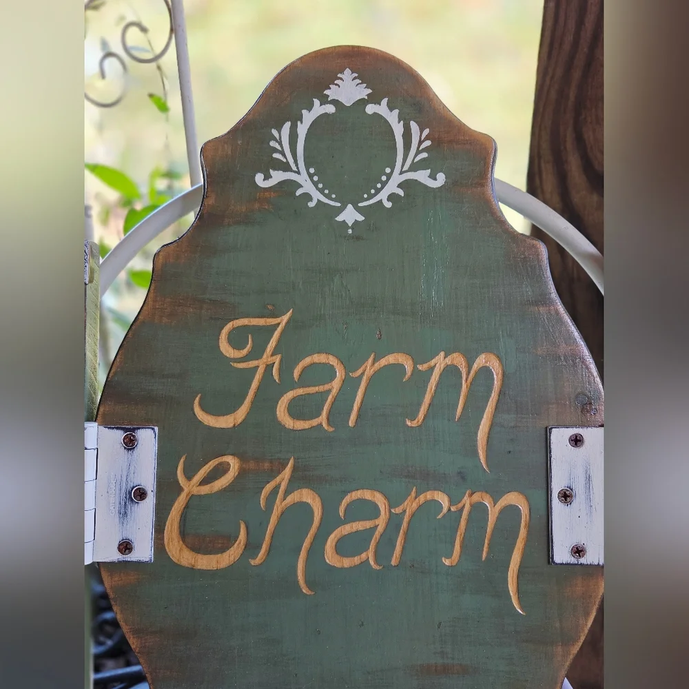 Handmade Farm Charm Decorative Wall Art Featuring Multiple Hooks & Picture Clips